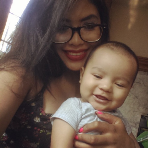 Meet your Posher, Gabriela - Picture 1 of 2